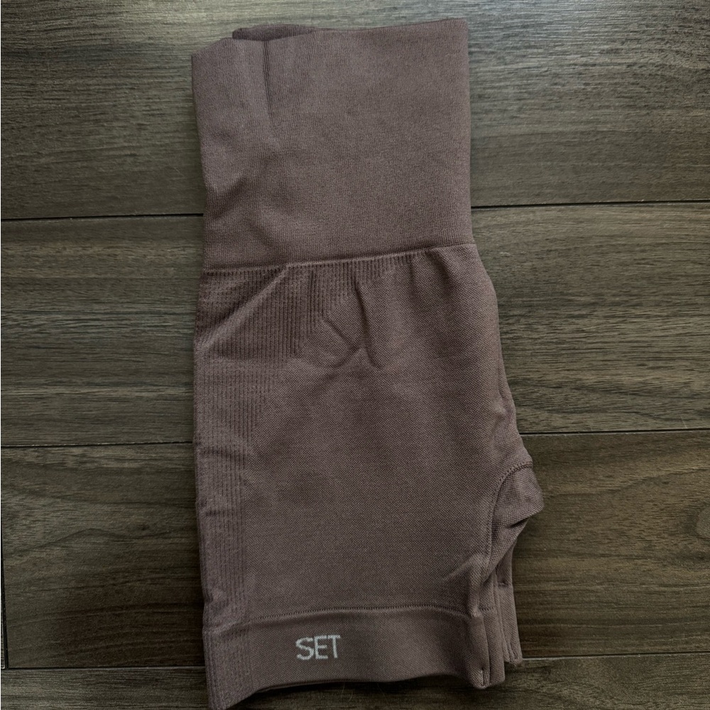 SET ACTIVE Chocolate High-Waisted Shorts